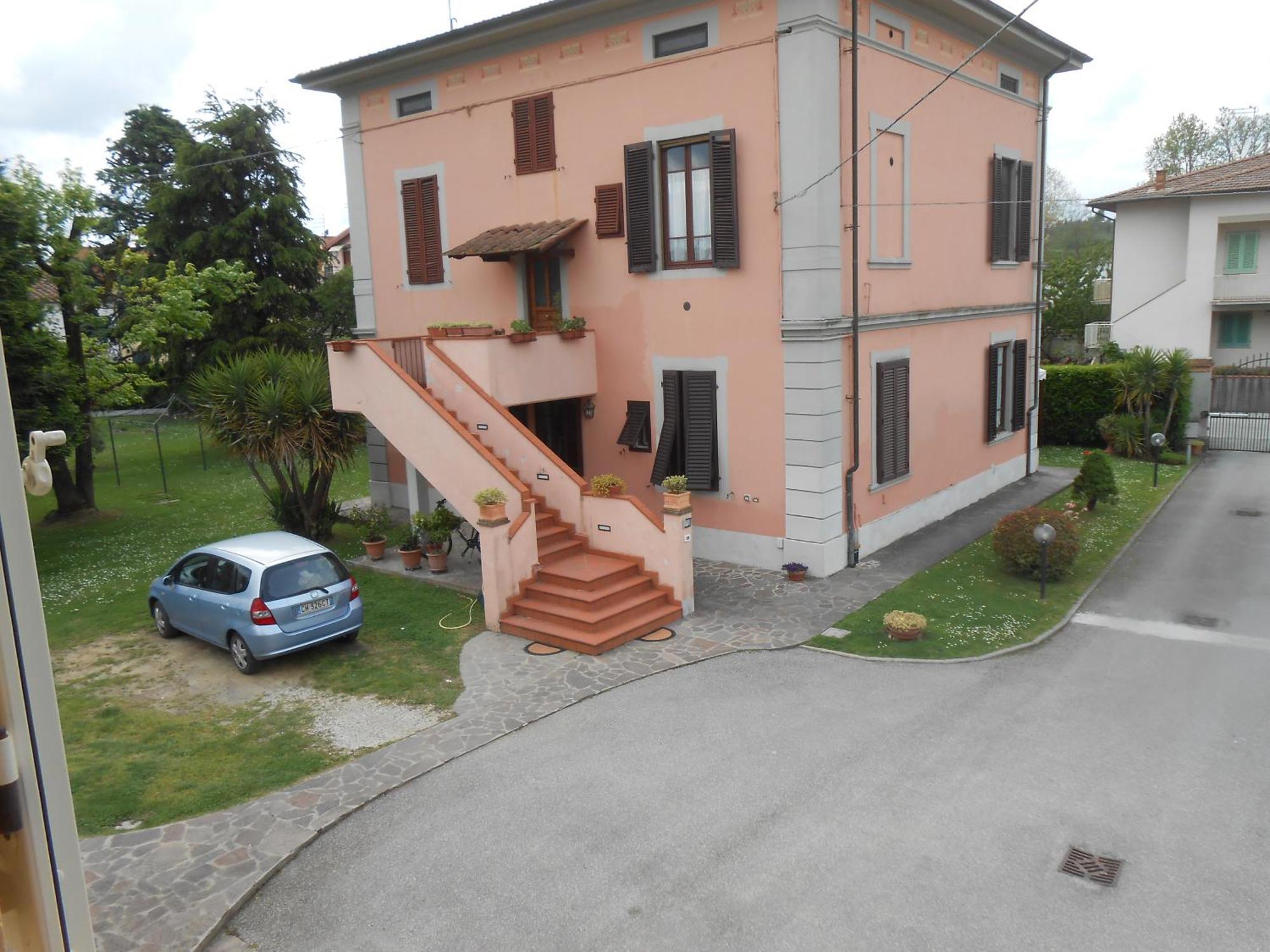 Casa Vacanze Orsi Lucca Bagian luar foto
