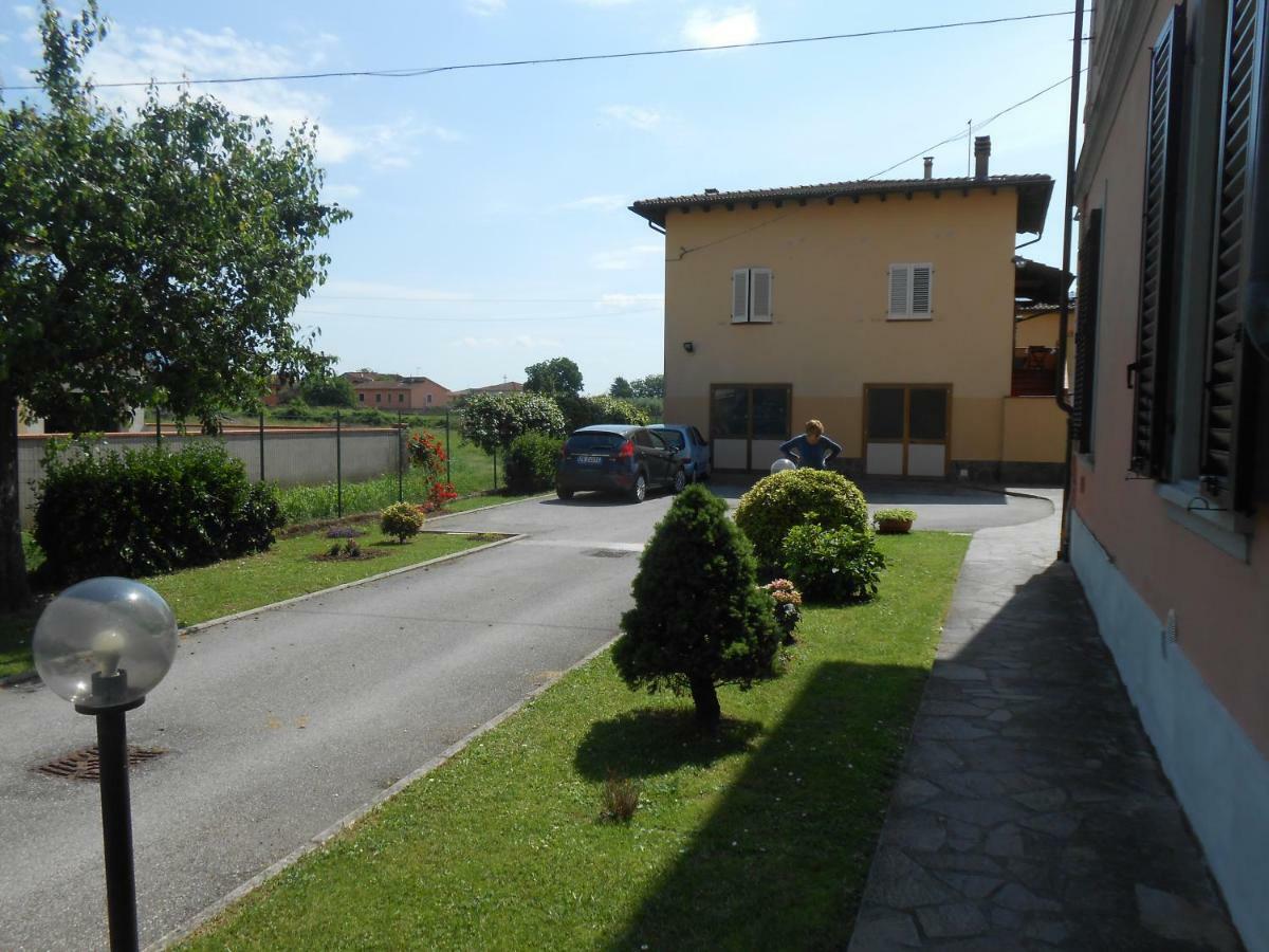 Casa Vacanze Orsi Lucca Bagian luar foto