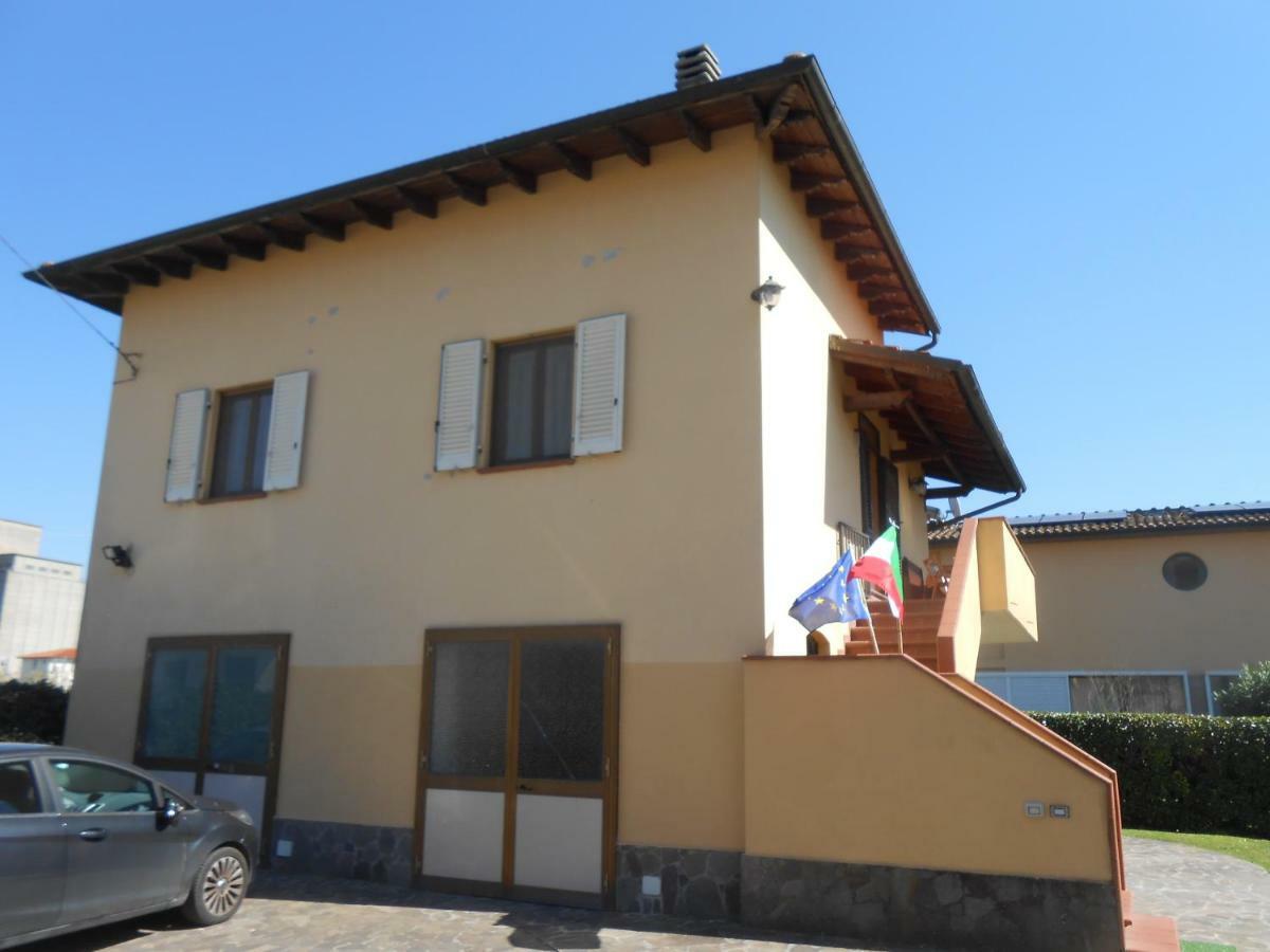 Casa Vacanze Orsi Lucca Bagian luar foto
