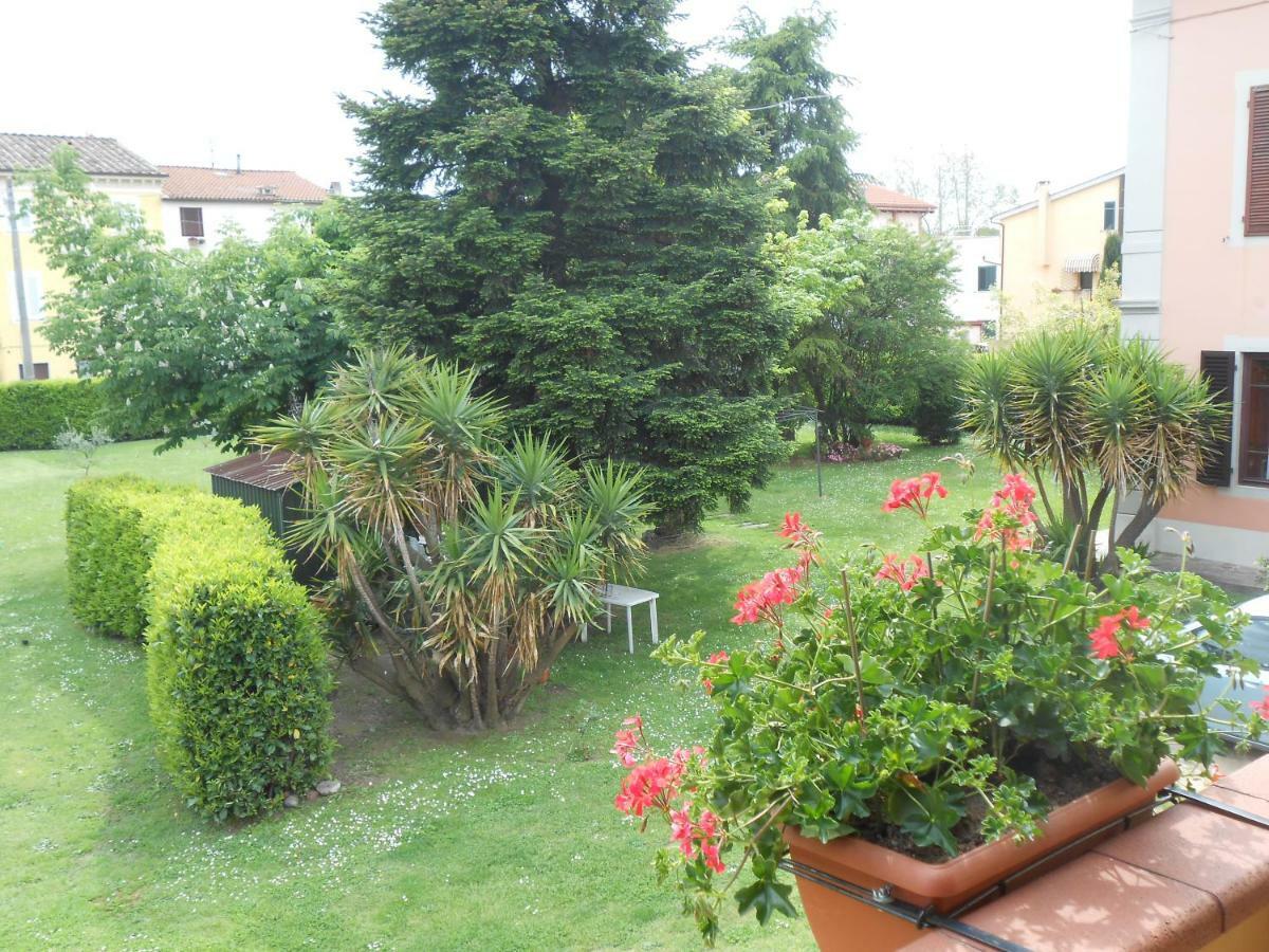 Casa Vacanze Orsi Lucca Bagian luar foto
