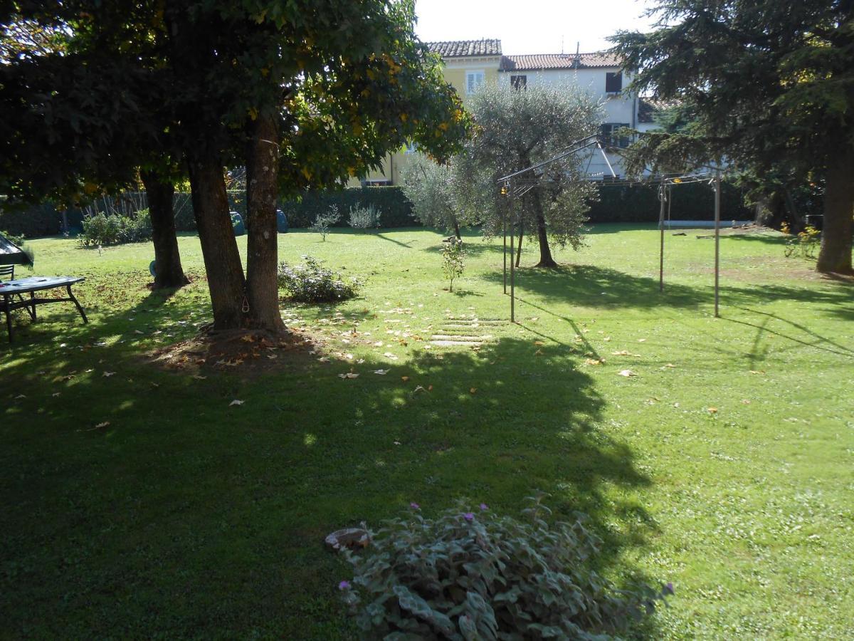 Casa Vacanze Orsi Lucca Bagian luar foto